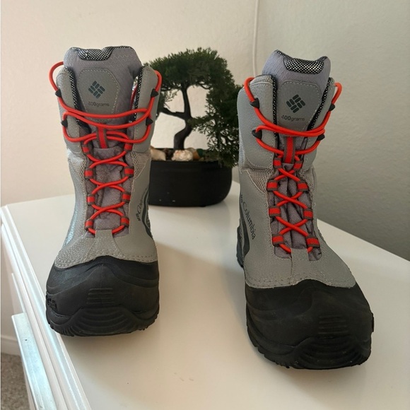 Columbia Boots with Gray and Red Accents like new - Picture 1 of 5